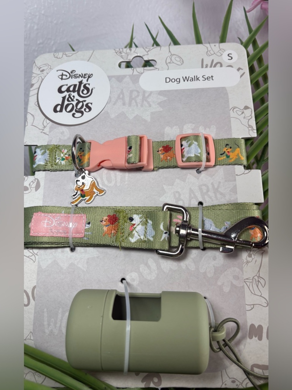 Disney P
Cats & Dogs 3-Piece Pet Walk Set - Collar, Leash, Bag Dispenser - S